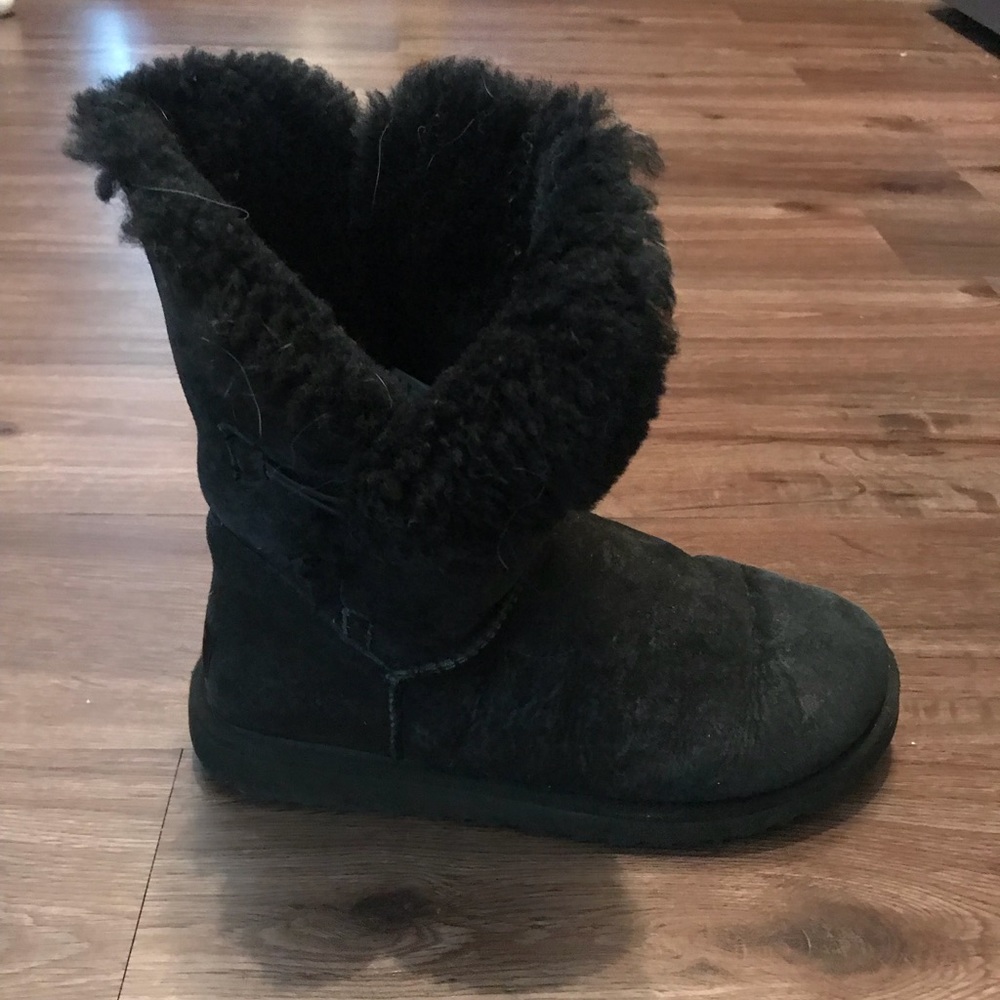 Black ugg boots